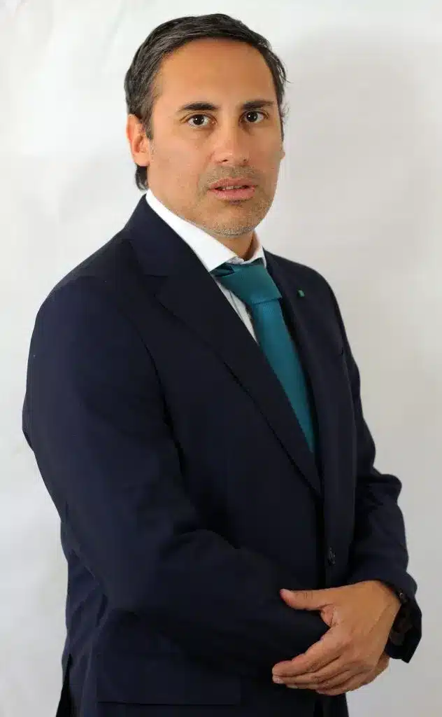 Fotografía profesional del abogado Óscar Órdenes Morales